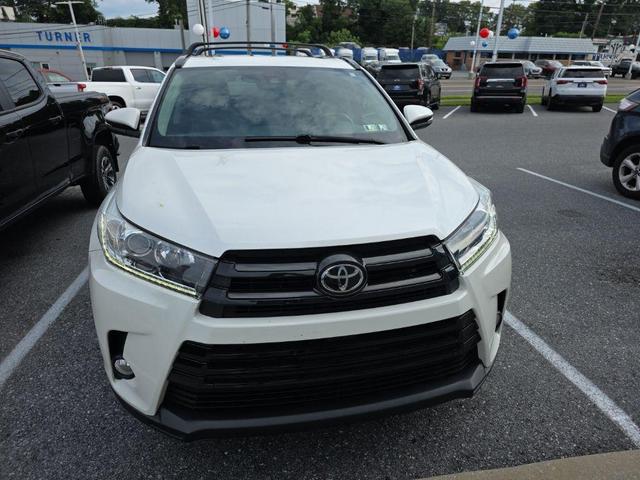 Photo of 2018 White Toyota Highlander