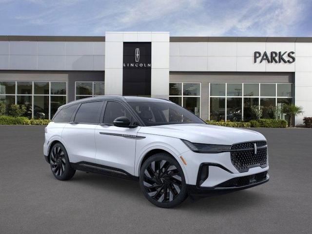 Photo of 2025 White Platinum Metallic Tri-Coat Lincoln Nautilus