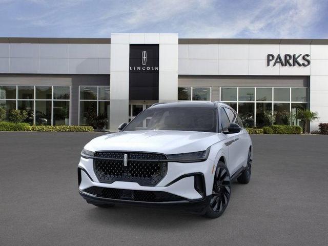 Photo of 2025 White Platinum Metallic Tri-Coat Lincoln Nautilus