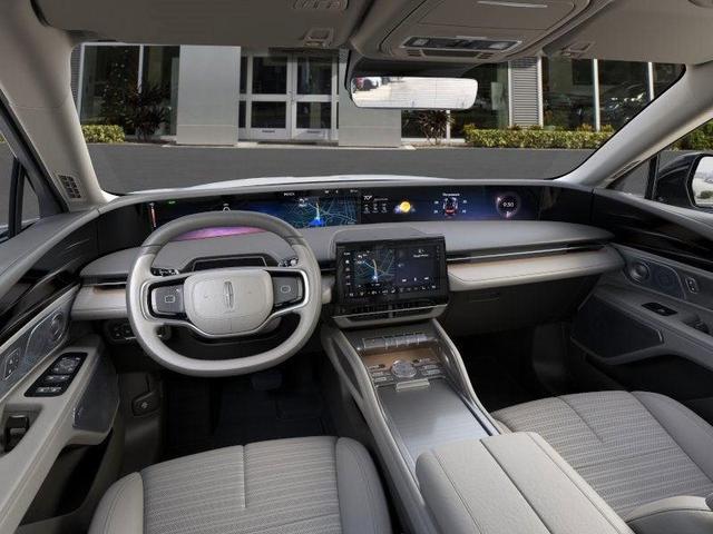 Photo of 2025 White Platinum Metallic Tri-Coat Lincoln Nautilus