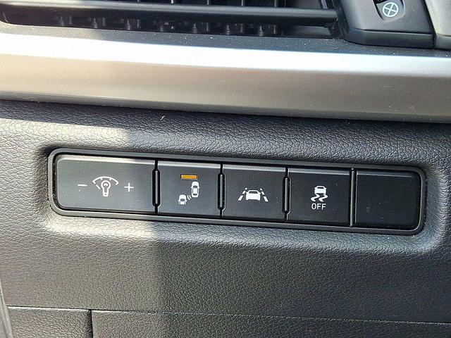 Photo of 2021 Glacial White Pearl Kia Telluride