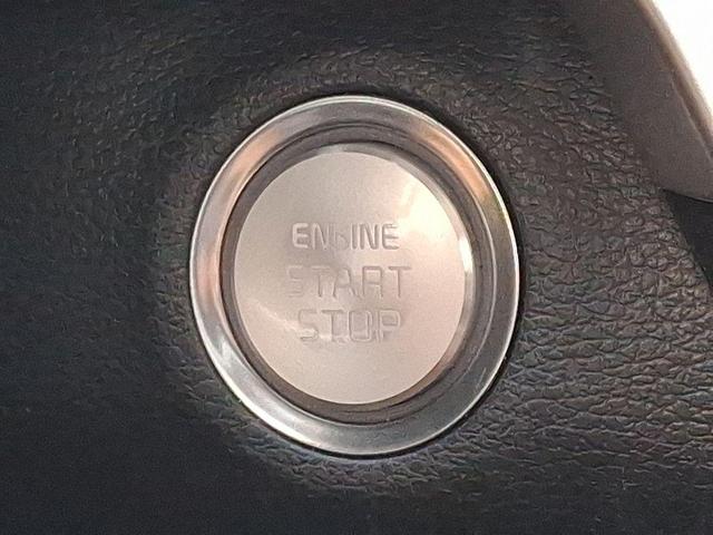 Photo of 2021 Glacial White Pearl Kia Telluride