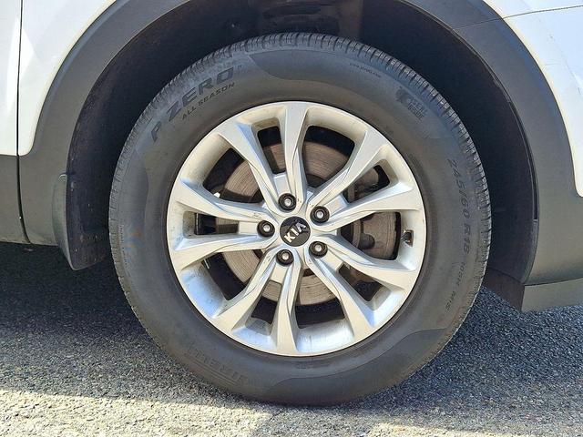Photo of 2021 Glacial White Pearl Kia Telluride