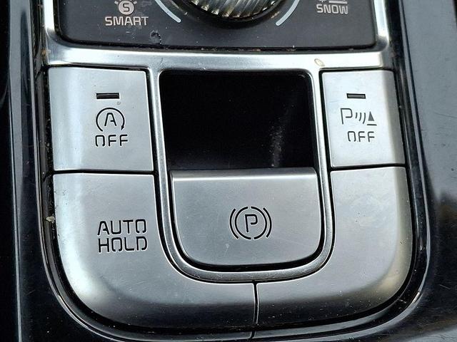 Photo of 2021 Glacial White Pearl Kia Telluride