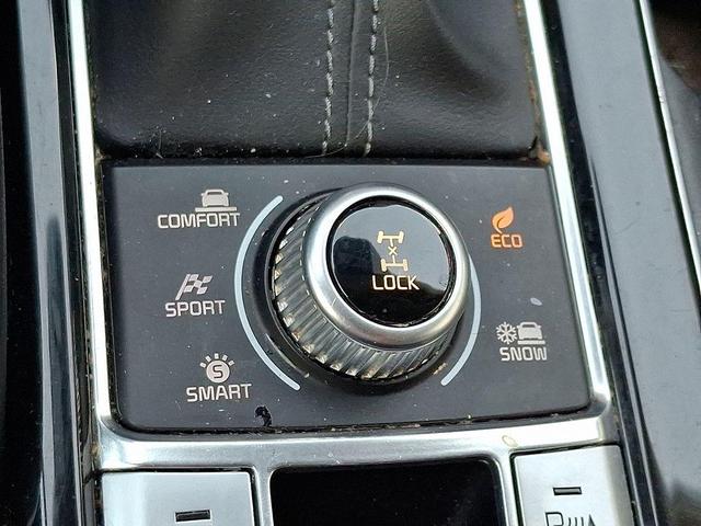 Photo of 2021 Glacial White Pearl Kia Telluride
