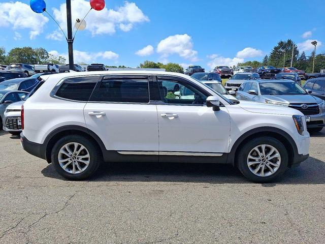 Photo of 2021 Glacial White Pearl Kia Telluride