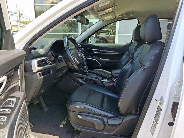 Photo of 2021 Glacial White Pearl Kia Telluride