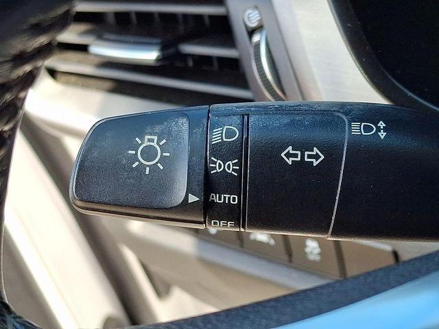 Photo of 2021 Glacial White Pearl Kia Telluride