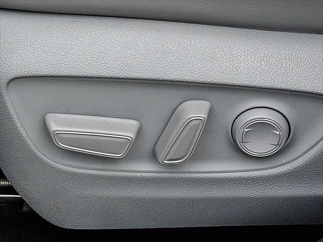 Photo of 2021 Blizzard Pearl Toyota Highlander