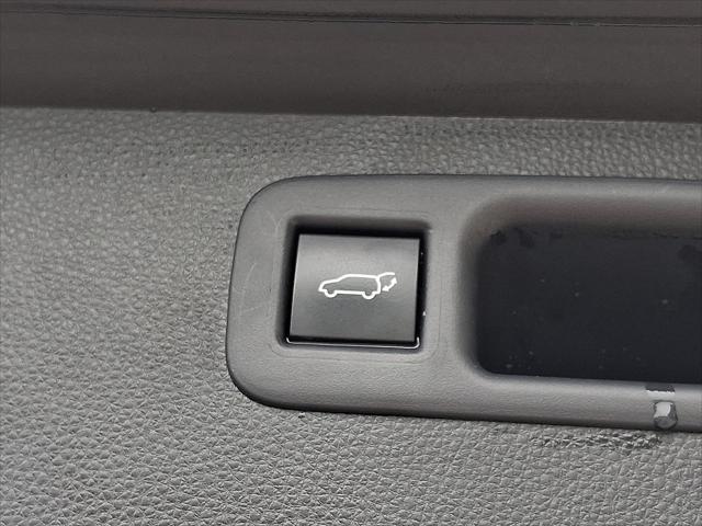 Photo of 2021 Blizzard Pearl Toyota Highlander