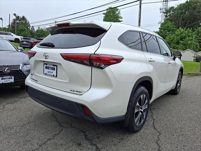 Photo of 2021 Blizzard Pearl Toyota Highlander