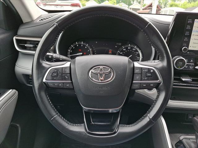 Photo of 2021 Blizzard Pearl Toyota Highlander