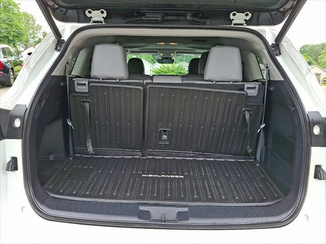 Photo of 2021 Blizzard Pearl Toyota Highlander