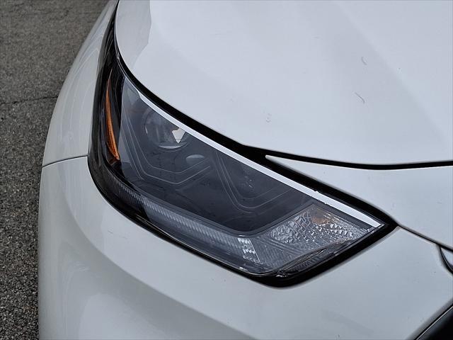 Photo of 2021 Blizzard Pearl Toyota Highlander