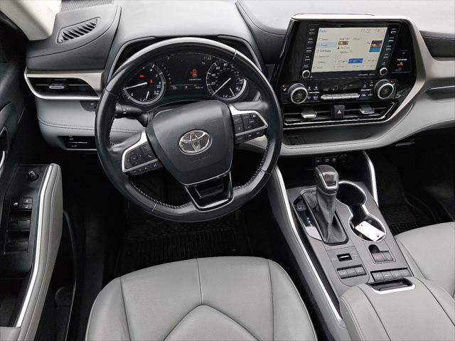 Photo of 2021 Blizzard Pearl Toyota Highlander