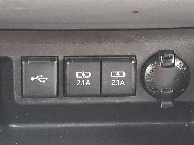 Photo of 2021 Blizzard Pearl Toyota Highlander