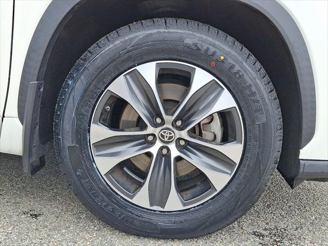Photo of 2021 Blizzard Pearl Toyota Highlander
