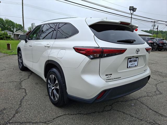 Photo of 2021 Blizzard Pearl Toyota Highlander
