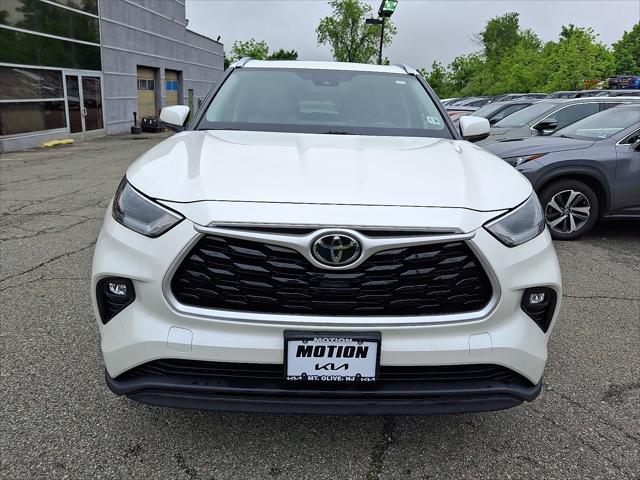 Photo of 2021 Blizzard Pearl Toyota Highlander