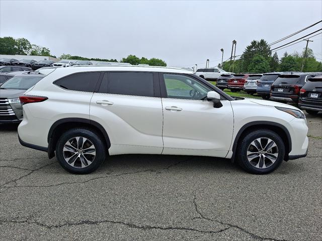 Photo of 2021 Blizzard Pearl Toyota Highlander
