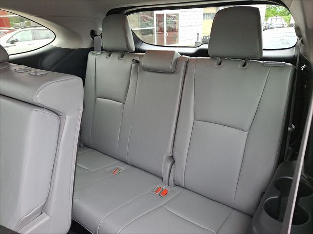 Photo of 2021 Blizzard Pearl Toyota Highlander