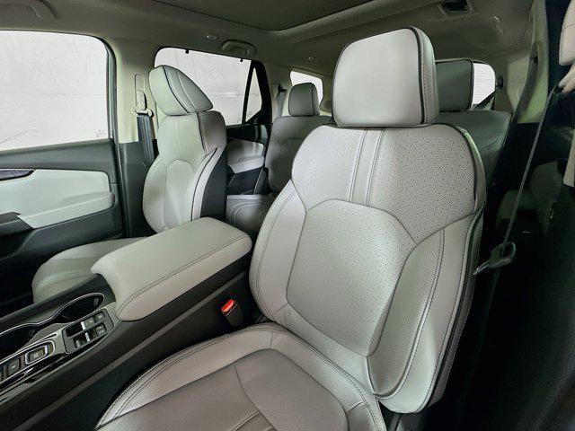Photo of 2025 Obsidian Blue Honda Pilot