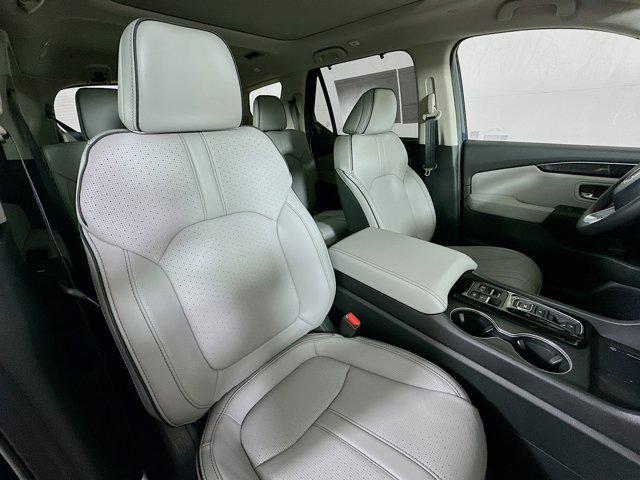 Photo of 2025 Obsidian Blue Honda Pilot