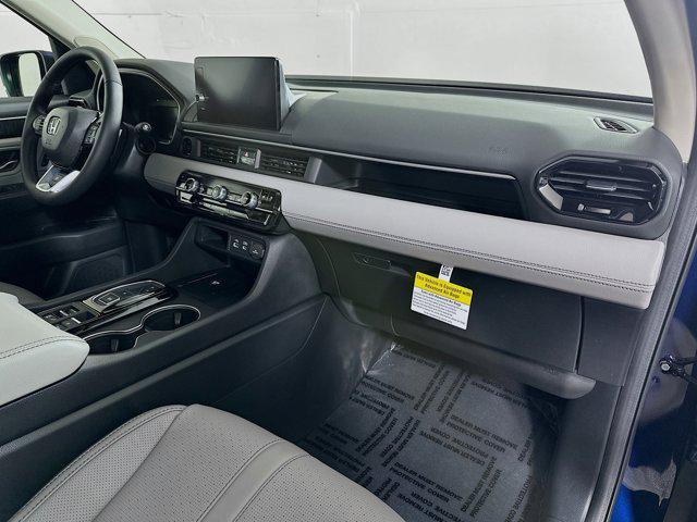 Photo of 2025 Obsidian Blue Honda Pilot