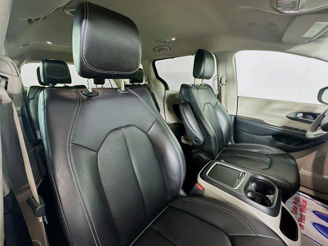 Photo of 2023 Velvet Red Pearlcoat Chrysler Pacifica