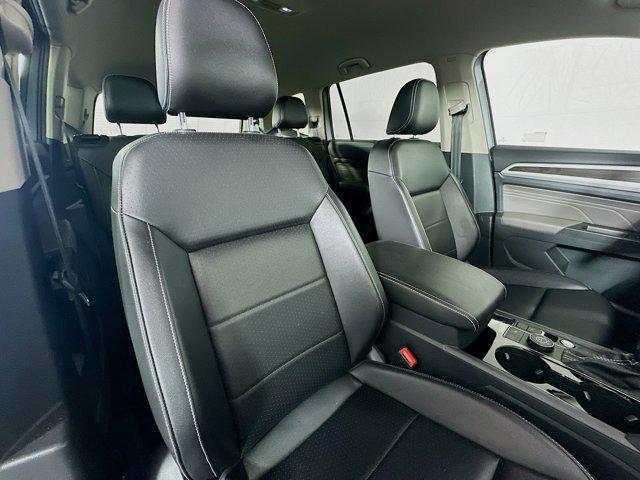 Photo of 2022 Pyrite Silver Metallic Volkswagen Atlas