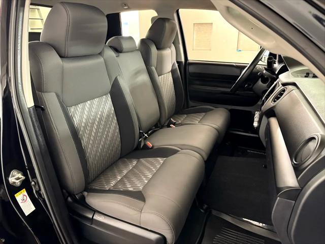 Photo of 2019 Midnight Black Metallic Toyota Tundra
