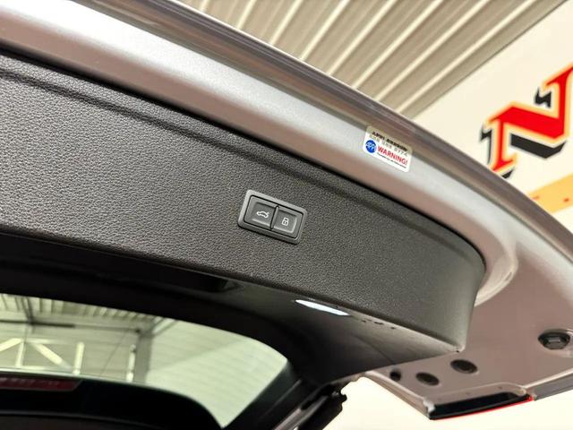 Photo of 2023 Florett Silver Metallic Audi Q5