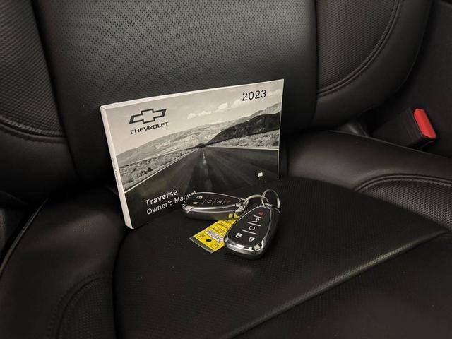 Photo of 2023 Mosaic Black Metallic Chevrolet Traverse