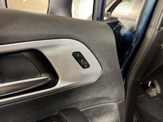 Photo of 2023 Fathom Blue Pearl Chrysler Pacifica