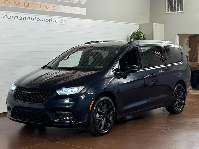 Photo of 2023 Fathom Blue Pearl Chrysler Pacifica