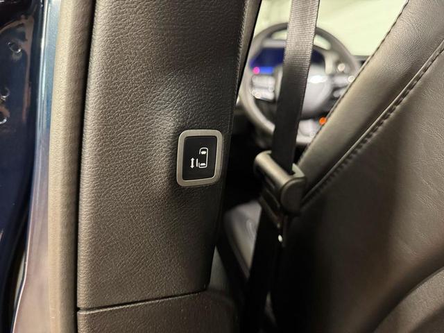 Photo of 2023 Fathom Blue Pearl Chrysler Pacifica