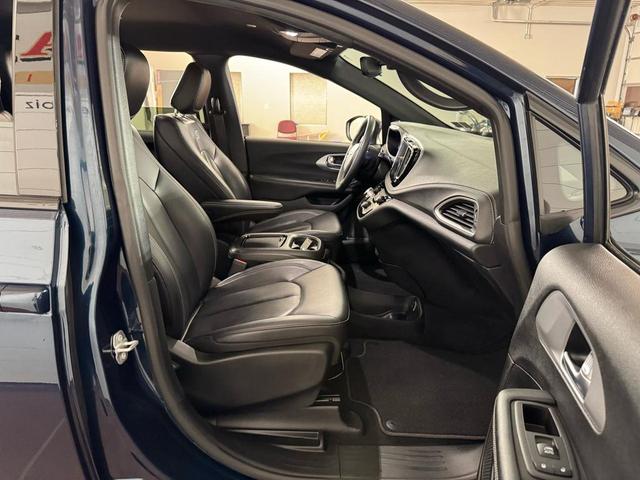 Photo of 2023 Fathom Blue Pearl Chrysler Pacifica
