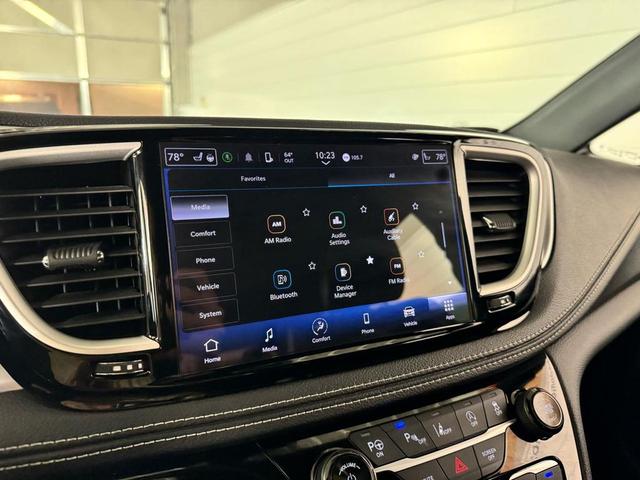 Photo of 2023 Fathom Blue Pearl Chrysler Pacifica