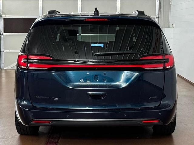 Photo of 2023 Fathom Blue Pearl Chrysler Pacifica