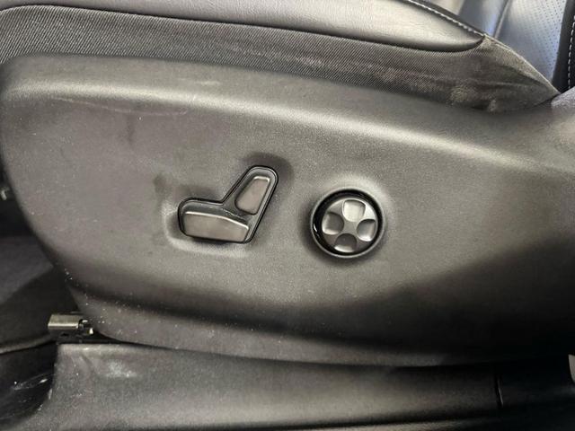 Photo of 2023 Fathom Blue Pearl Chrysler Pacifica
