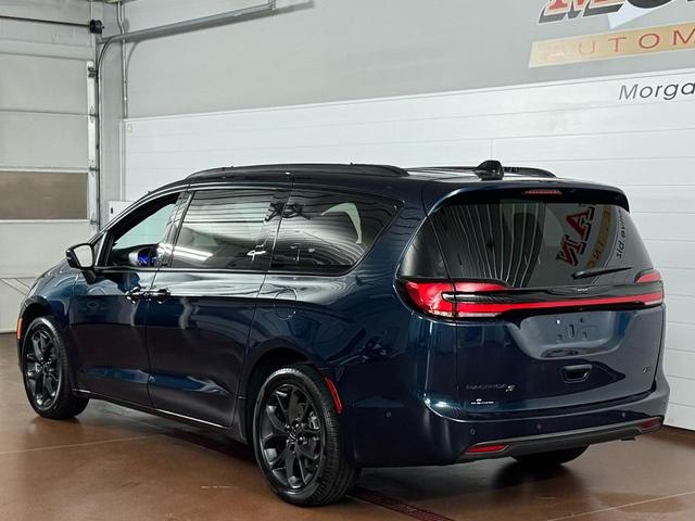 Photo of 2023 Fathom Blue Pearl Chrysler Pacifica