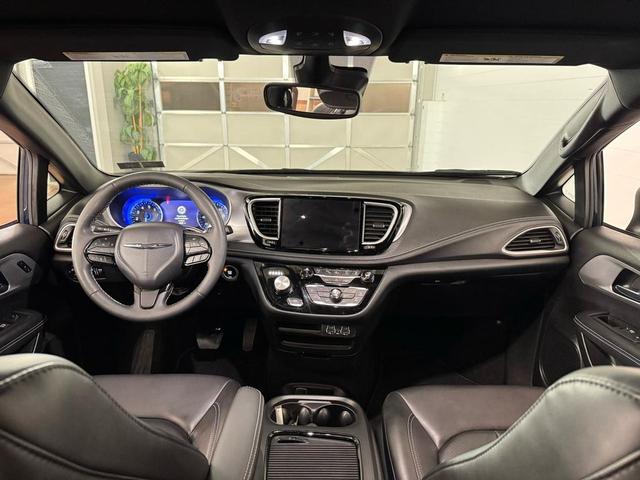 Photo of 2023 Fathom Blue Pearl Chrysler Pacifica