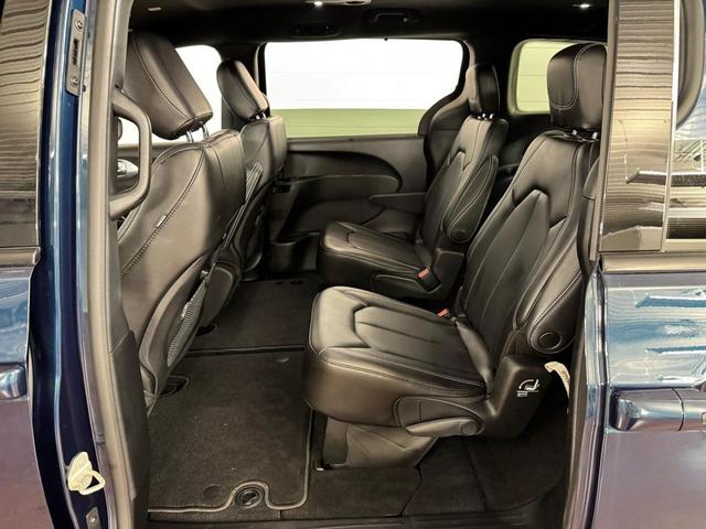 Photo of 2023 Fathom Blue Pearl Chrysler Pacifica