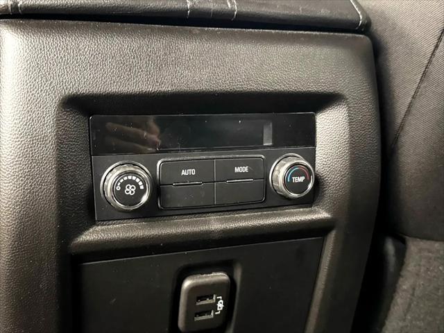 Photo of 2022 Summit White Chevrolet Traverse