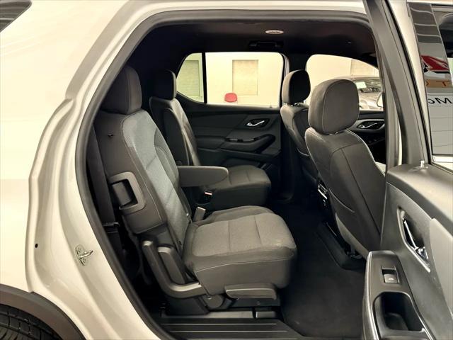 Photo of 2022 Summit White Chevrolet Traverse