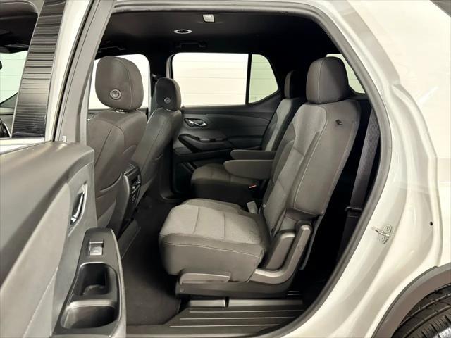 Photo of 2022 Summit White Chevrolet Traverse