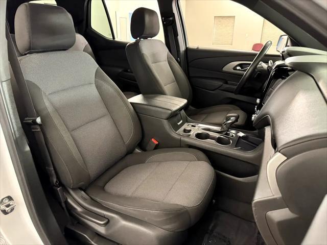 Photo of 2022 Summit White Chevrolet Traverse