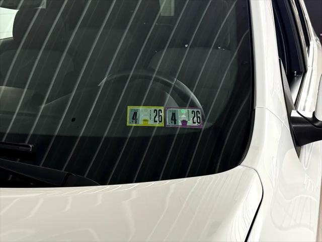 Photo of 2022 Summit White Chevrolet Traverse
