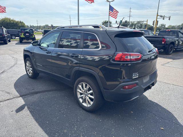 Photo of 2014 Brilliant Black Crystal Pearlcoat Jeep Cherokee