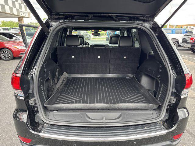 Photo of 2022 Diamond Black Crystal Pearlcoat Jeep Grand Cherokee